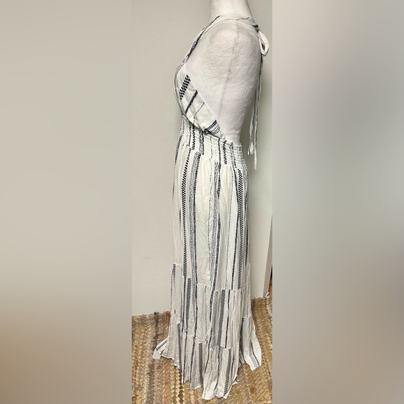 Pink Lily Boho Maxi Dress Backless
Textured Striped Black & White
Size Small - Picture 5 of 9